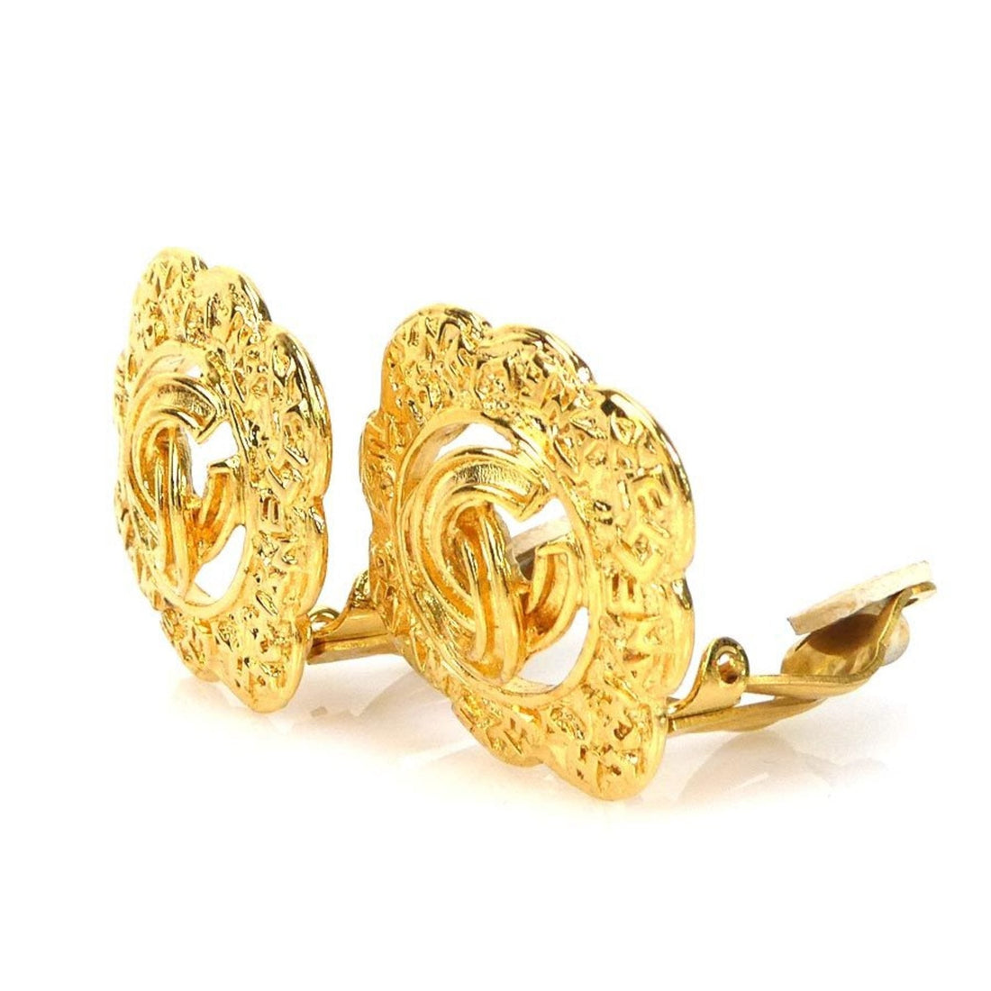 Chanel earrings here mark metal gold ladies