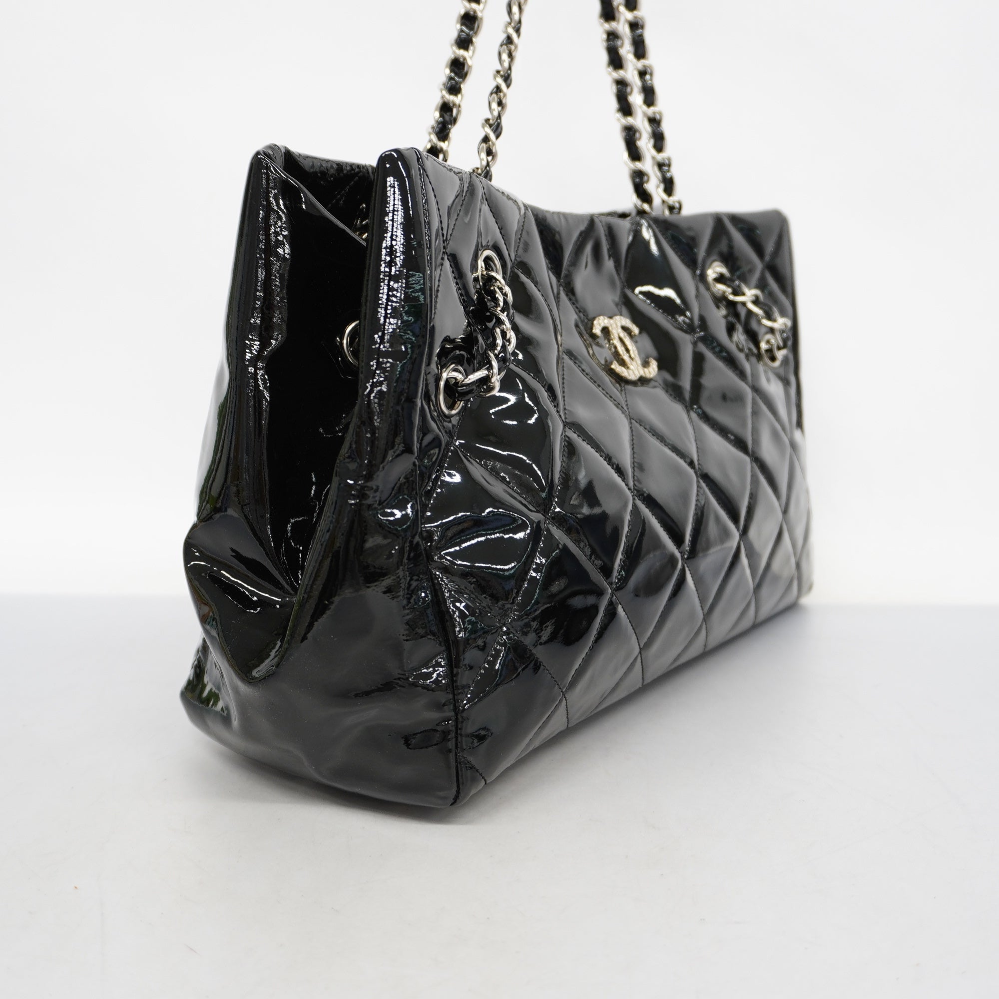 ChanelAuth  Matelasse Chain Shoulder Bag Women's Patent Leather Black