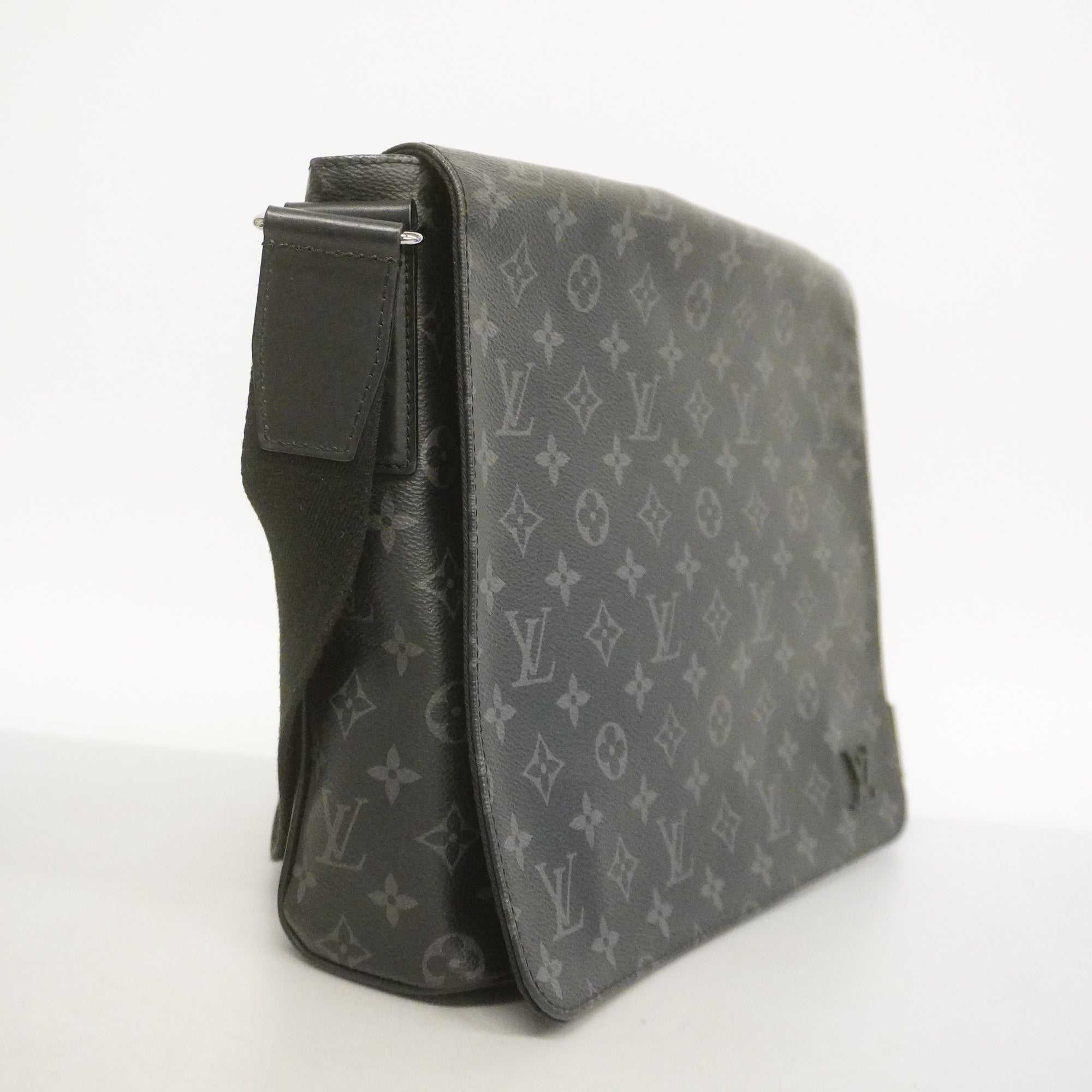 LOUIS VUITTONAuth Monogram Eclipse District MM NM M44001 Shoulder Bag