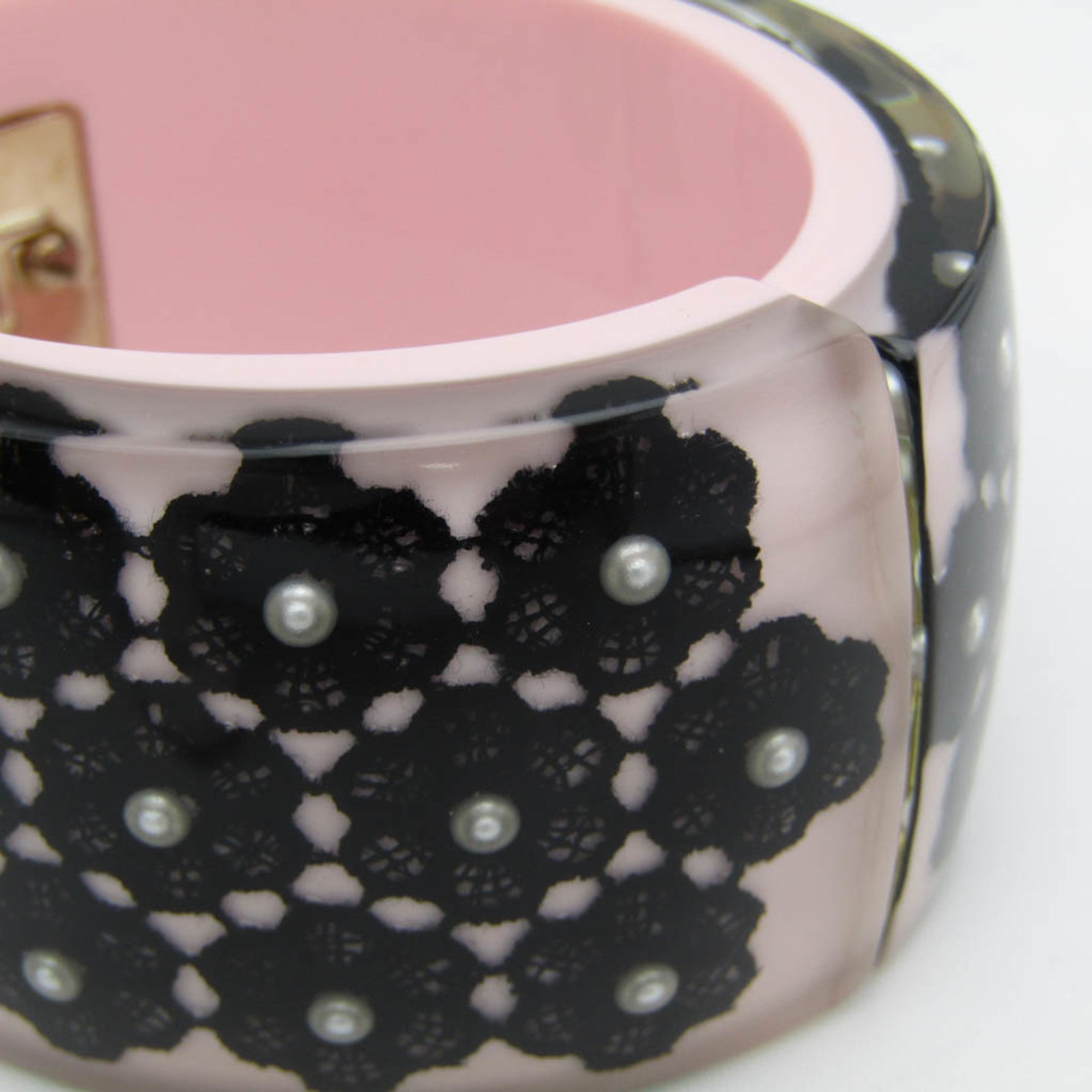 Chanel Here Mark Resin Bangle Black,Pink