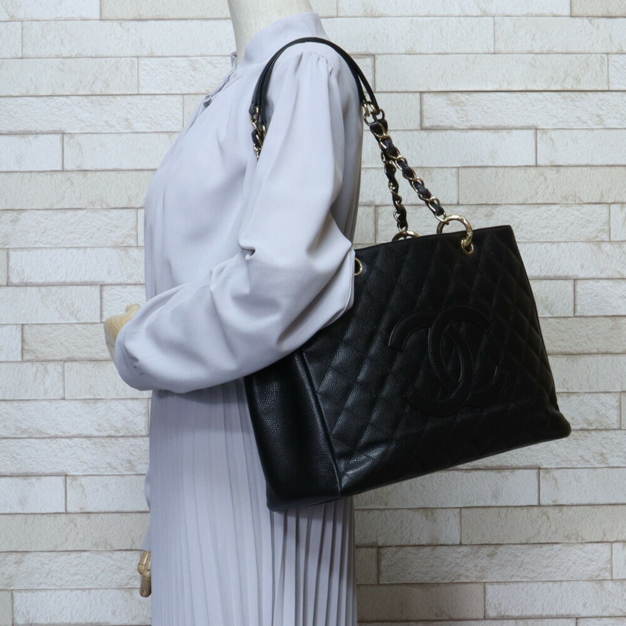 Chanel chain matelasse shoulder Bag caviar skin black ladies