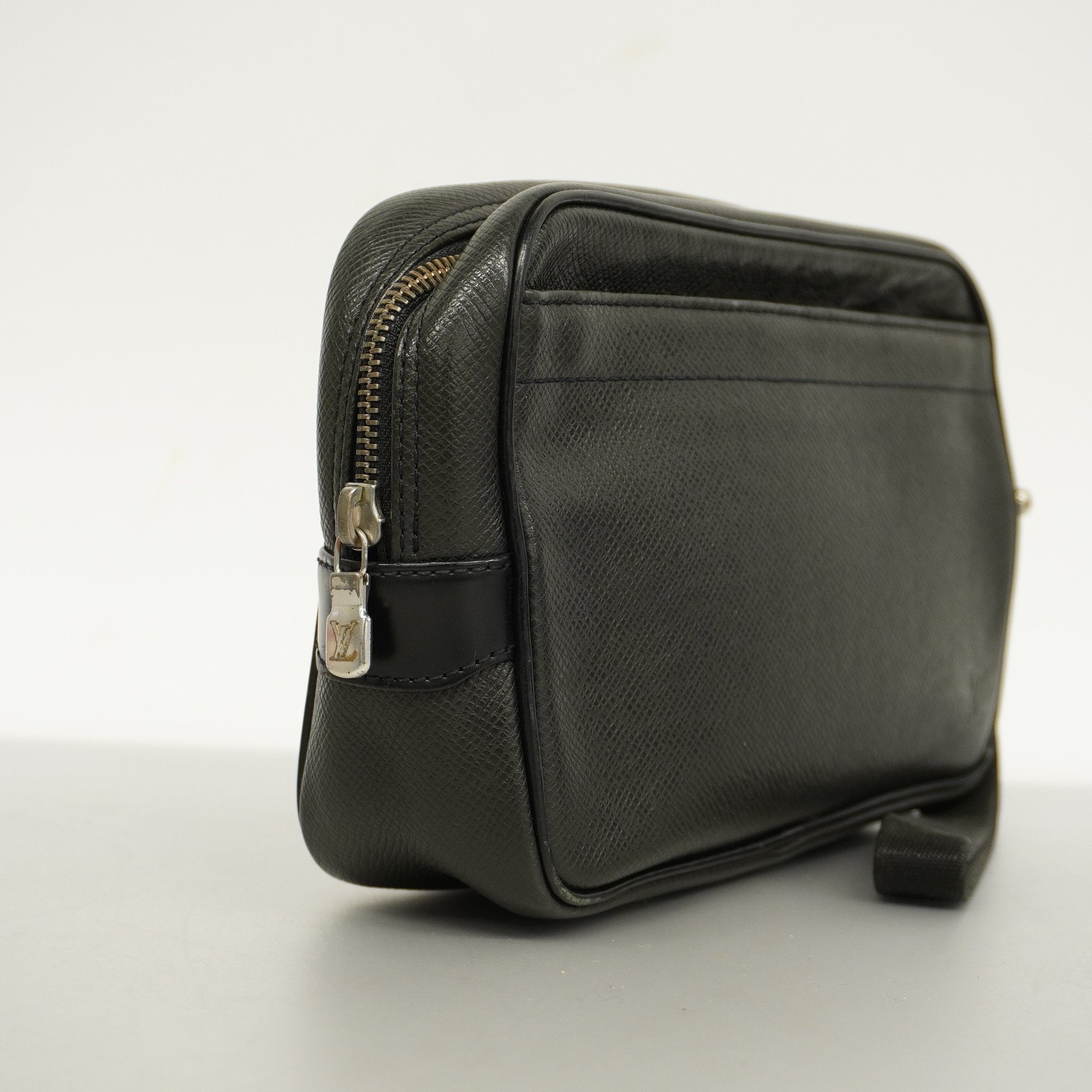 LOUIS VUITTONAuth Taiga Karuga M30812 Men's Clutch Bag Ardoise