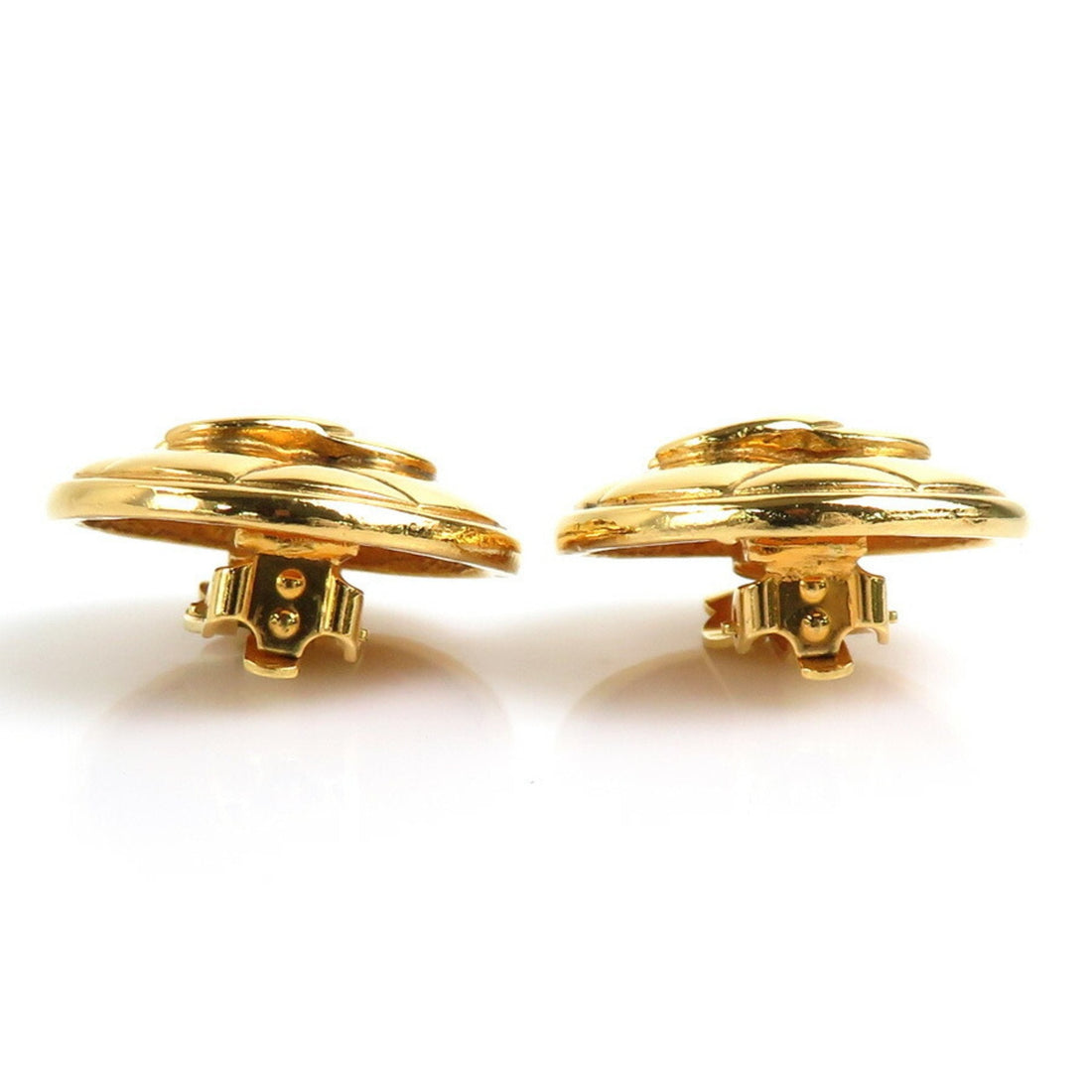 Chanel earrings here mark metal gold ladies