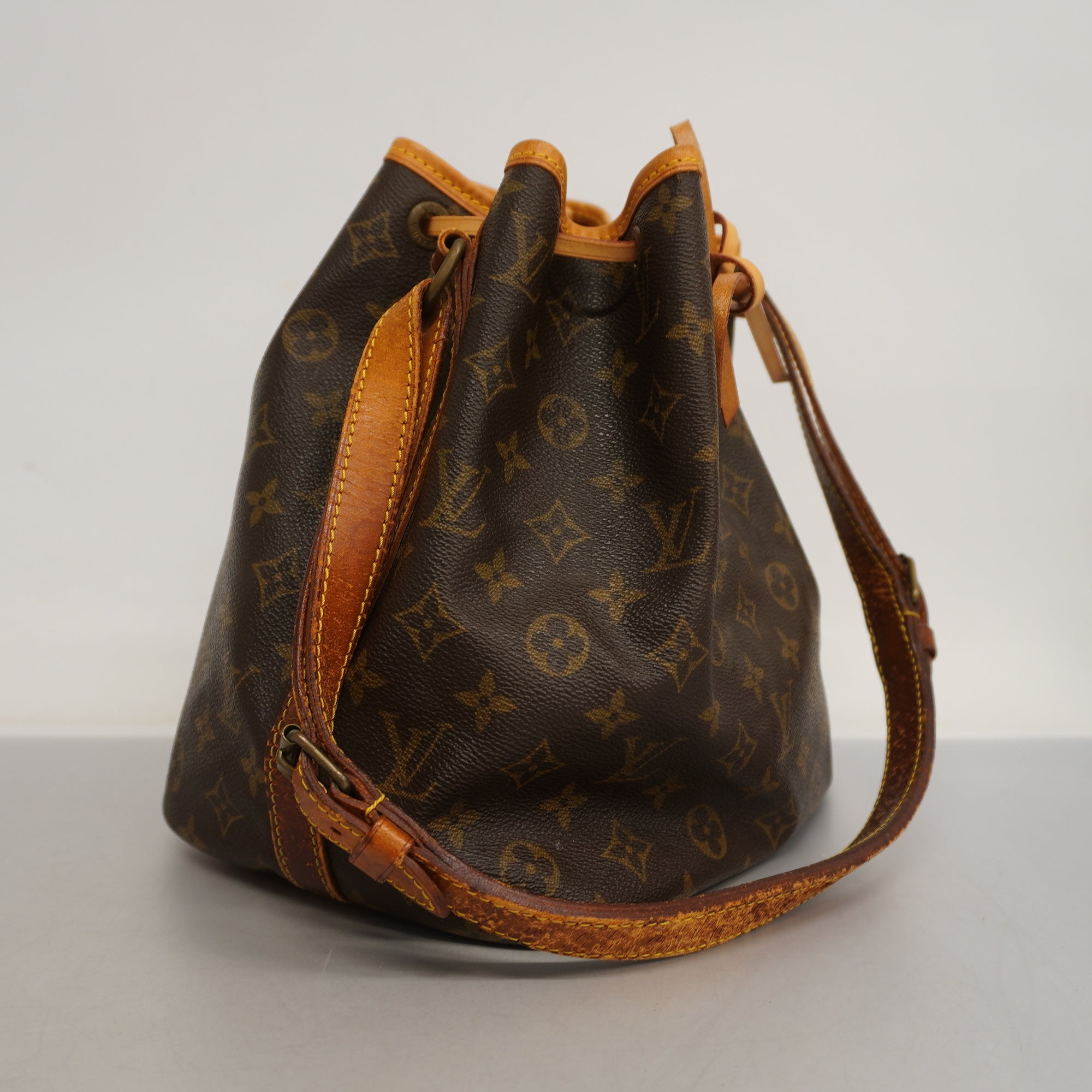 Louis Vuitton  Monogram Petit Noe M42226 Women's Shoulder Bag