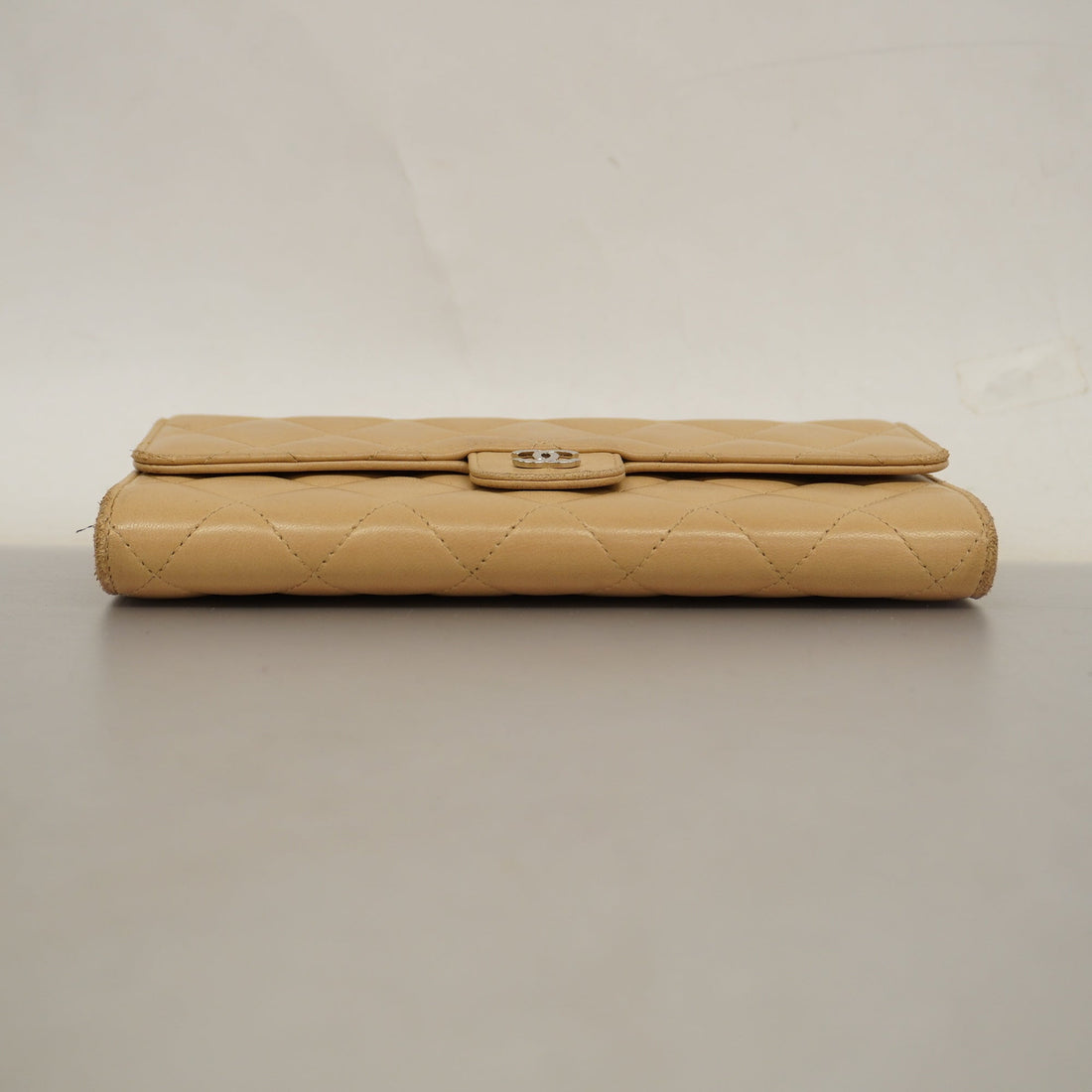 ChanelAuth  Matelasse Silver Metal Fittings Women's Lambskin Wallet Beige