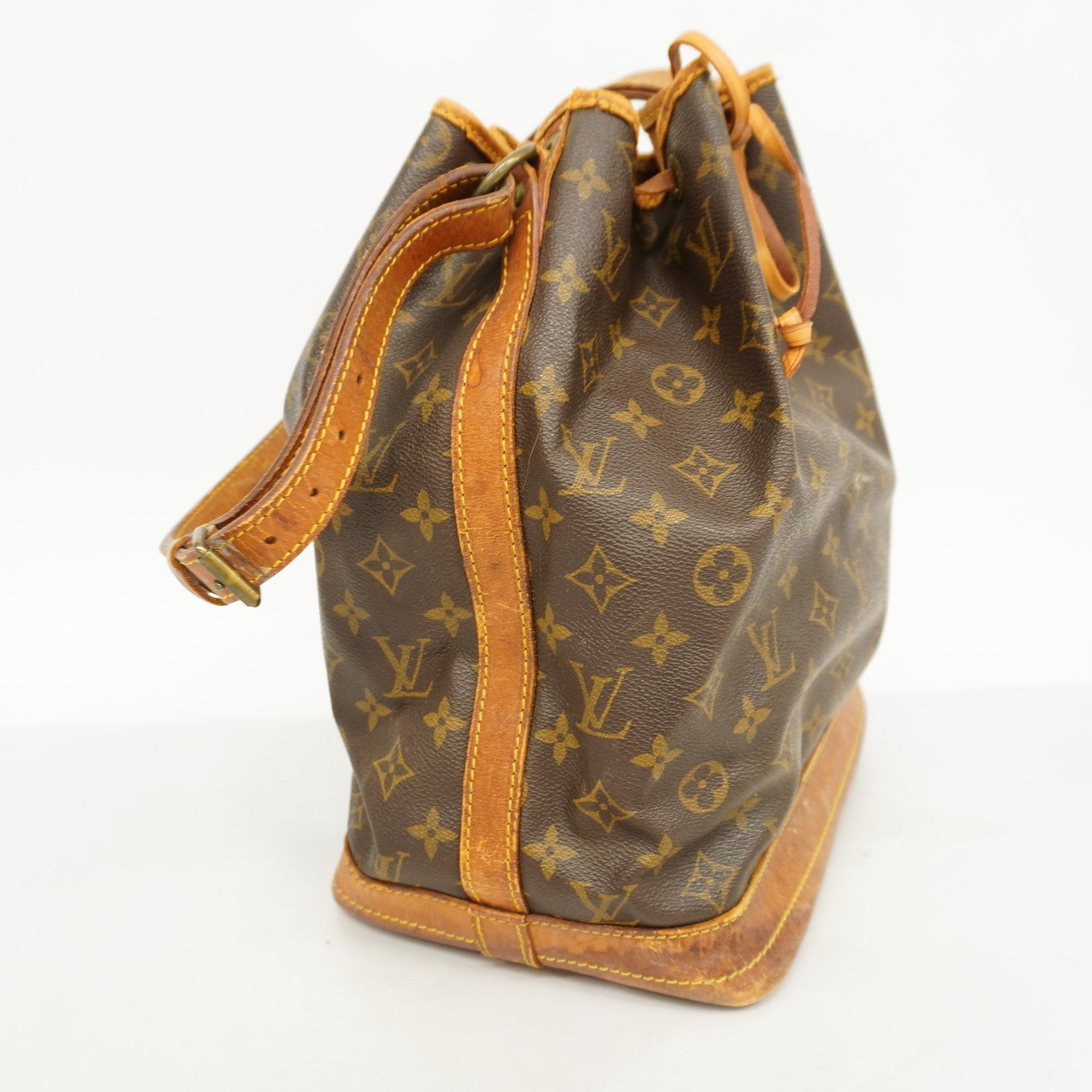 LOUIS VUITTONAuth Monogram Noe M42224 Women's Shoulder Bag