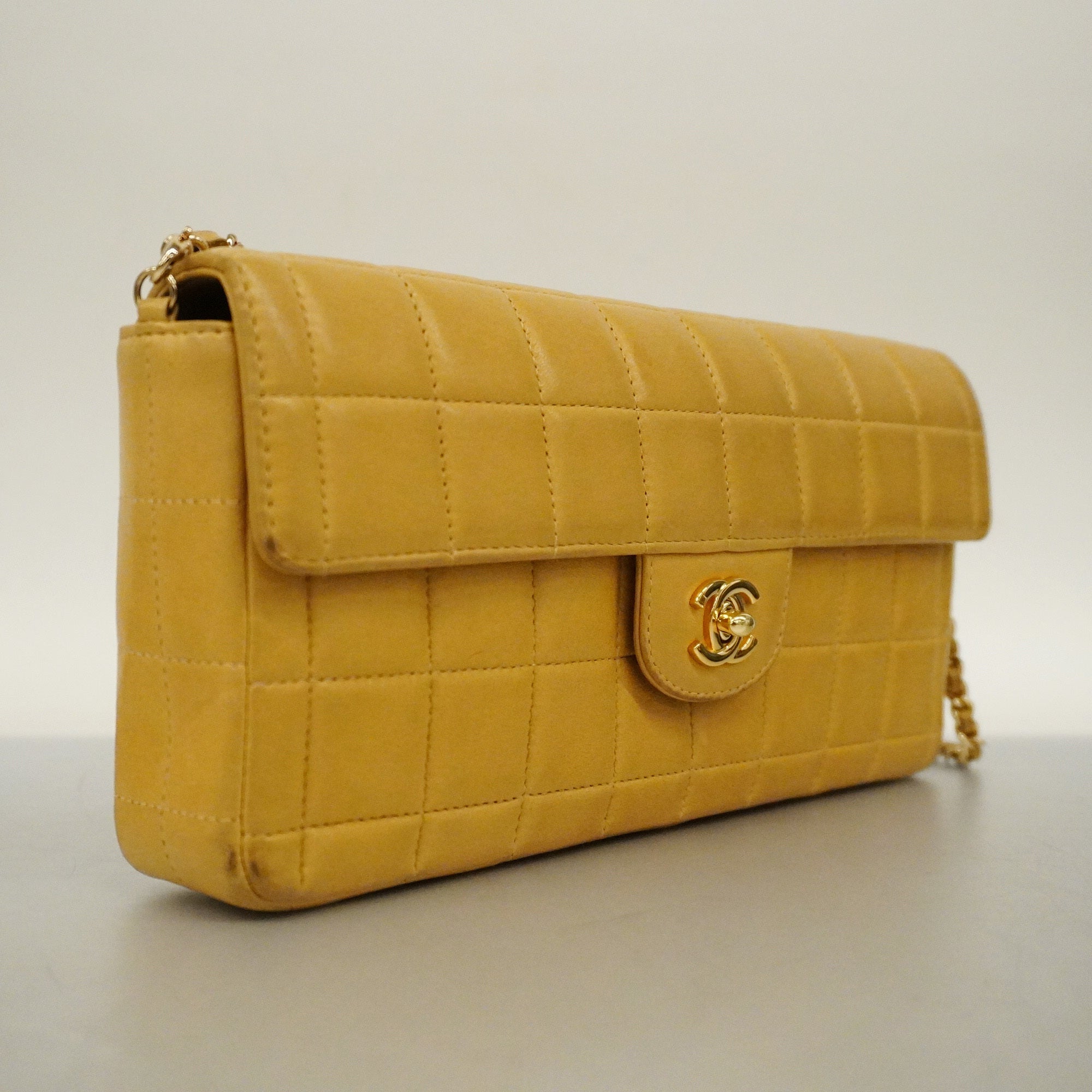 ChanelAuth  Chocolate Bar Chain Shoulder Women's Leather Shoulder Bag Beige