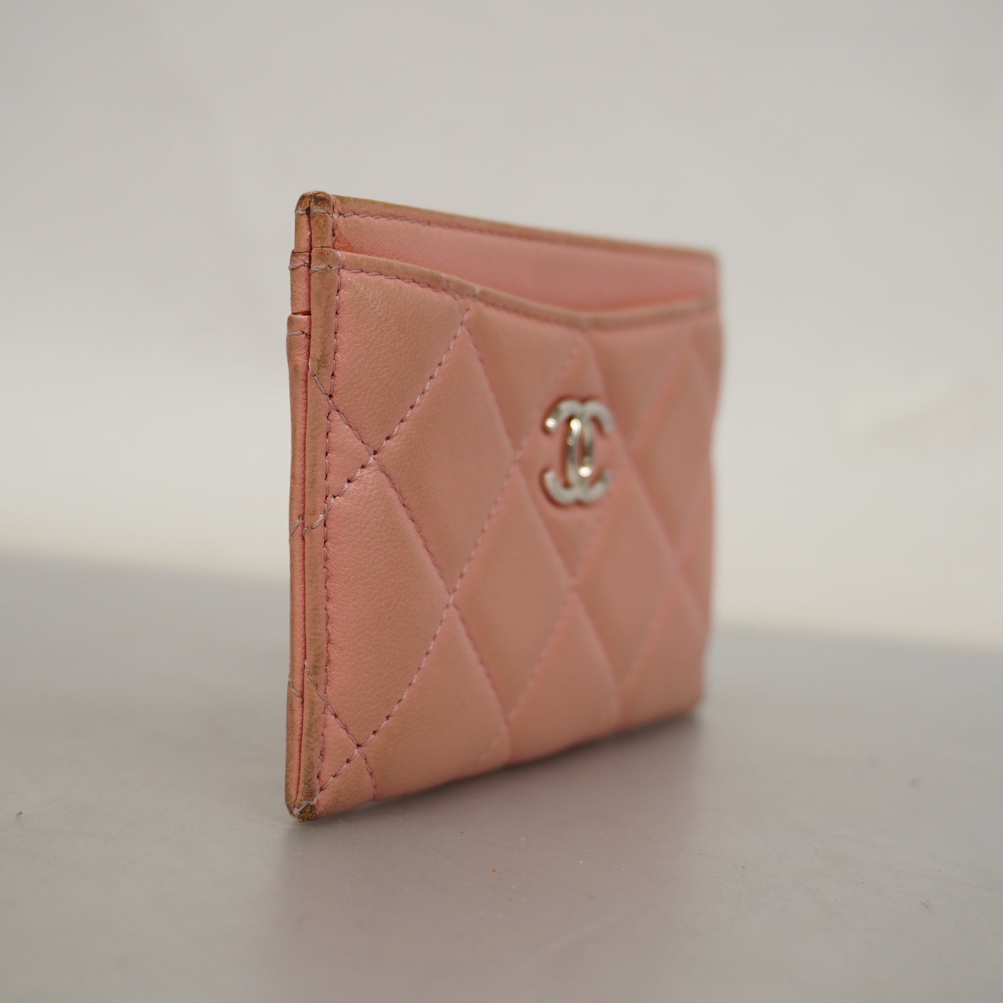 CHANEL   Matelasse Gold Hardware Leather Card Case Pink