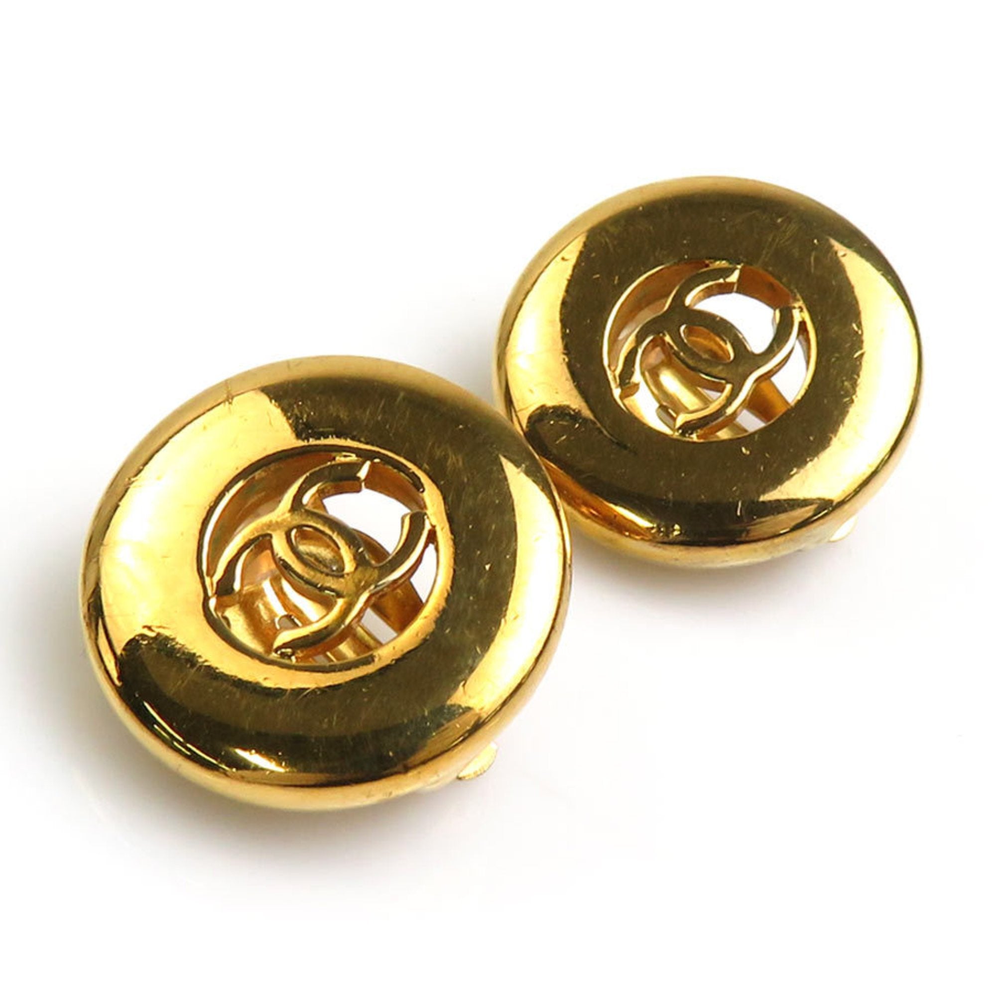Chanel earrings here mark metal gold ladies