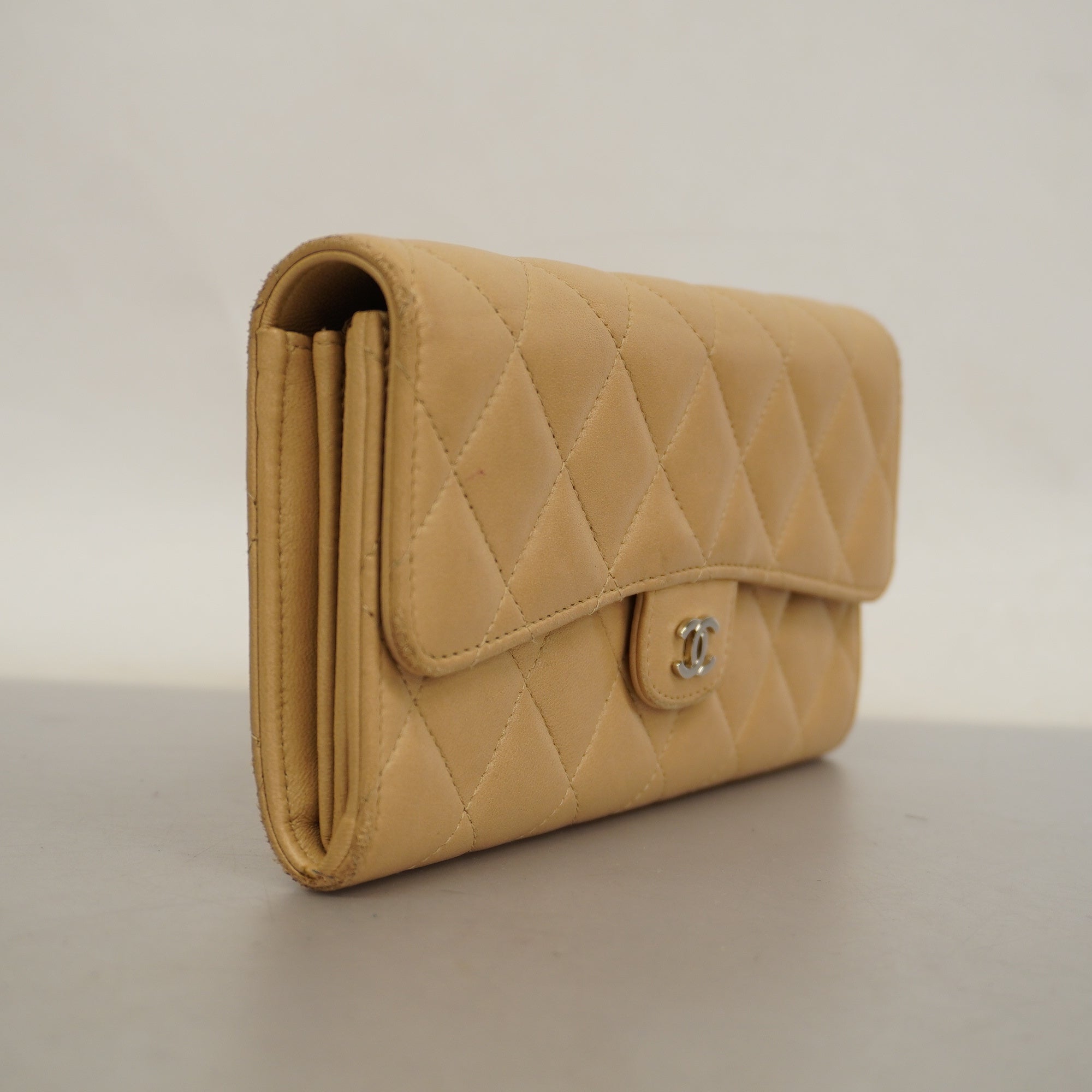 ChanelAuth  Matelasse Silver Metal Fittings Women's Lambskin Wallet Beige