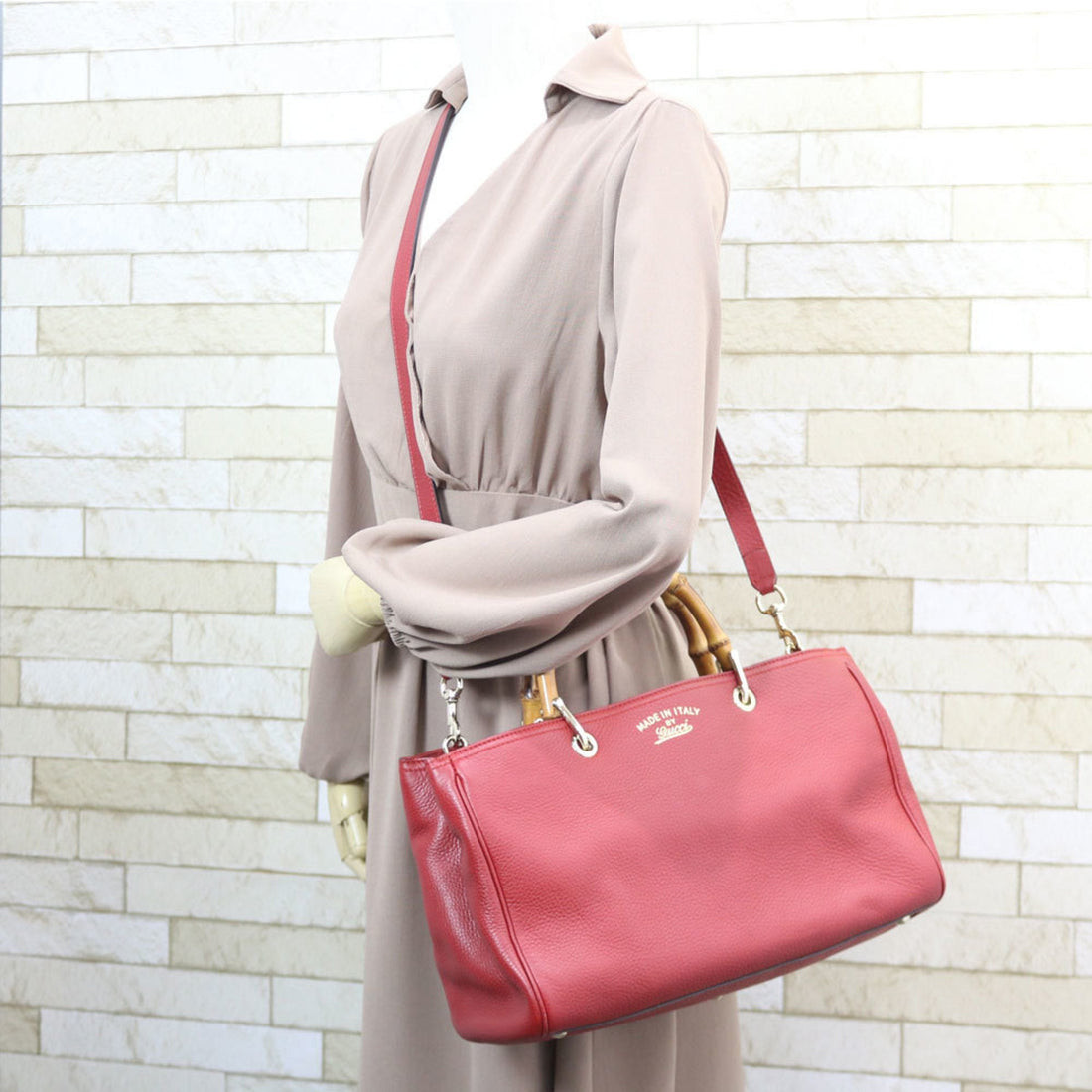 Gucci Shoulder Bag Bamboo Red Ladies