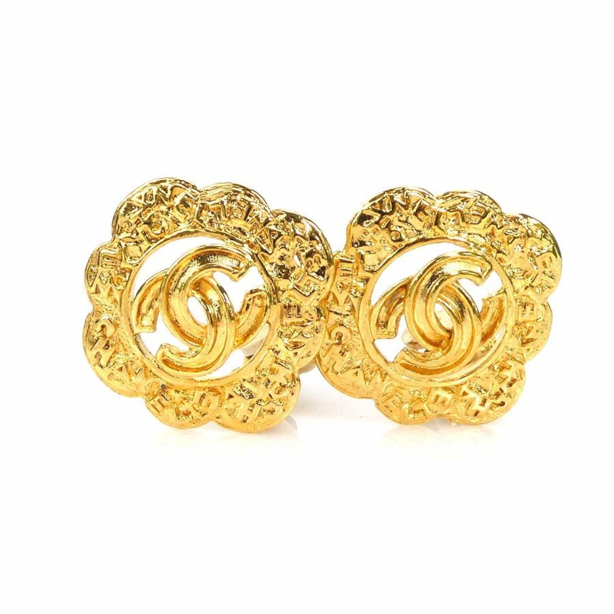 Chanel earrings here mark metal gold ladies