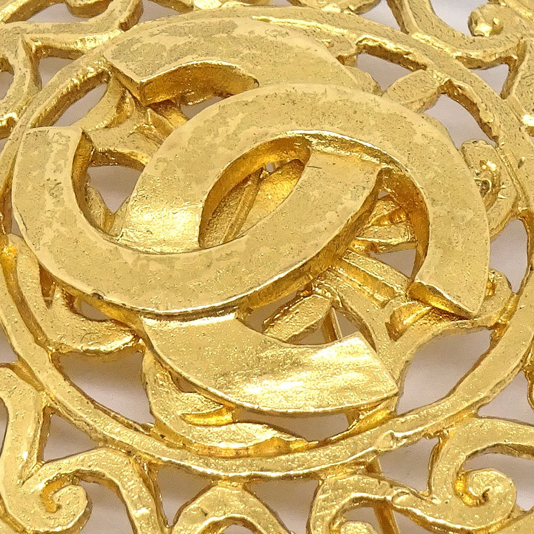 CHANEL 1996 Brooch 24k gold plate 92590