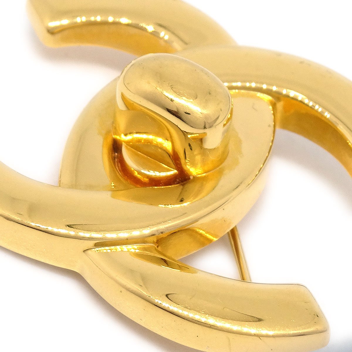 CHANEL Turnlock Brooch Gold Medium 96A 92605