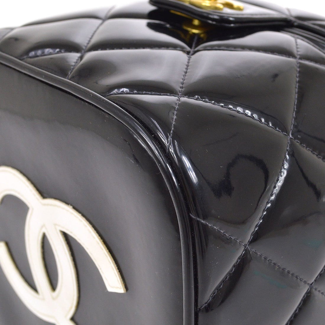 CHANEL 1995 Heart Mirror Vanity Handbag Black Patent Leather AK31767i