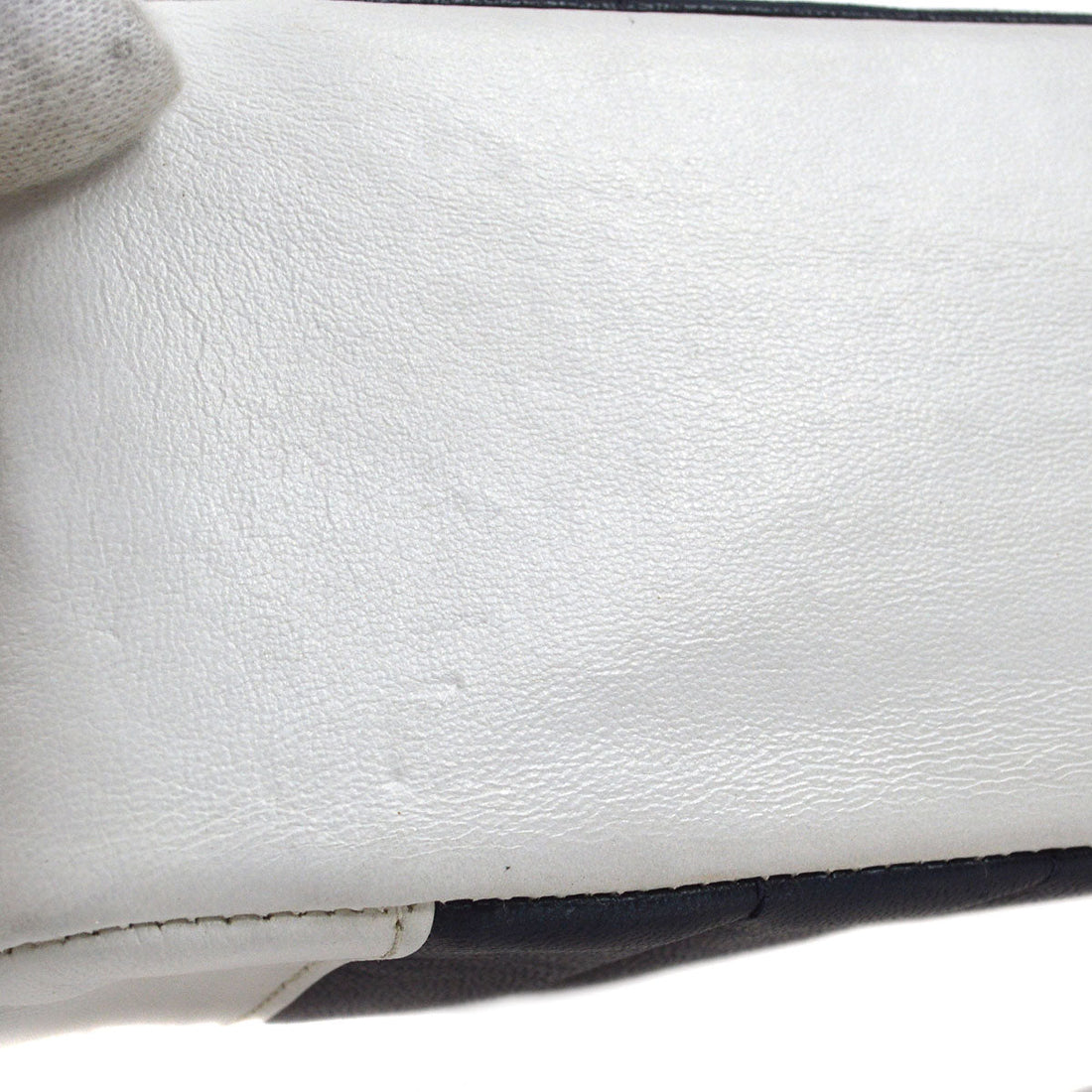 Chanel? 1993 Navy White Lambskin Vertical Border Flap Small 85081