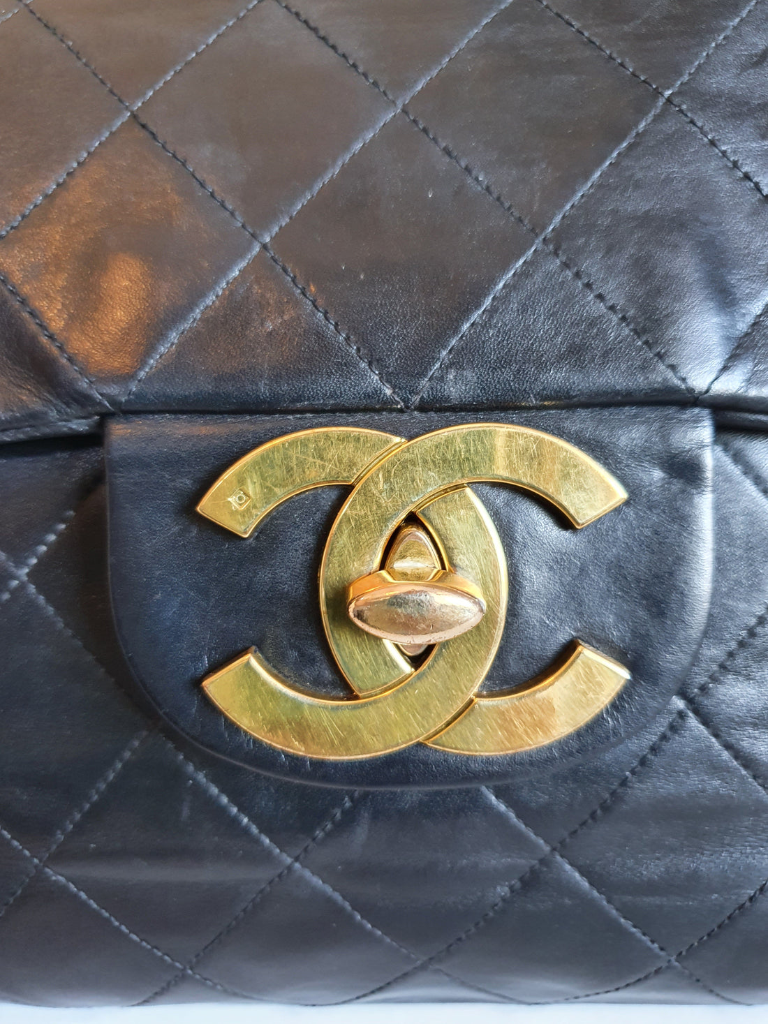 CHANEL  timeless classic jumbo vintage flap Crossbody bag