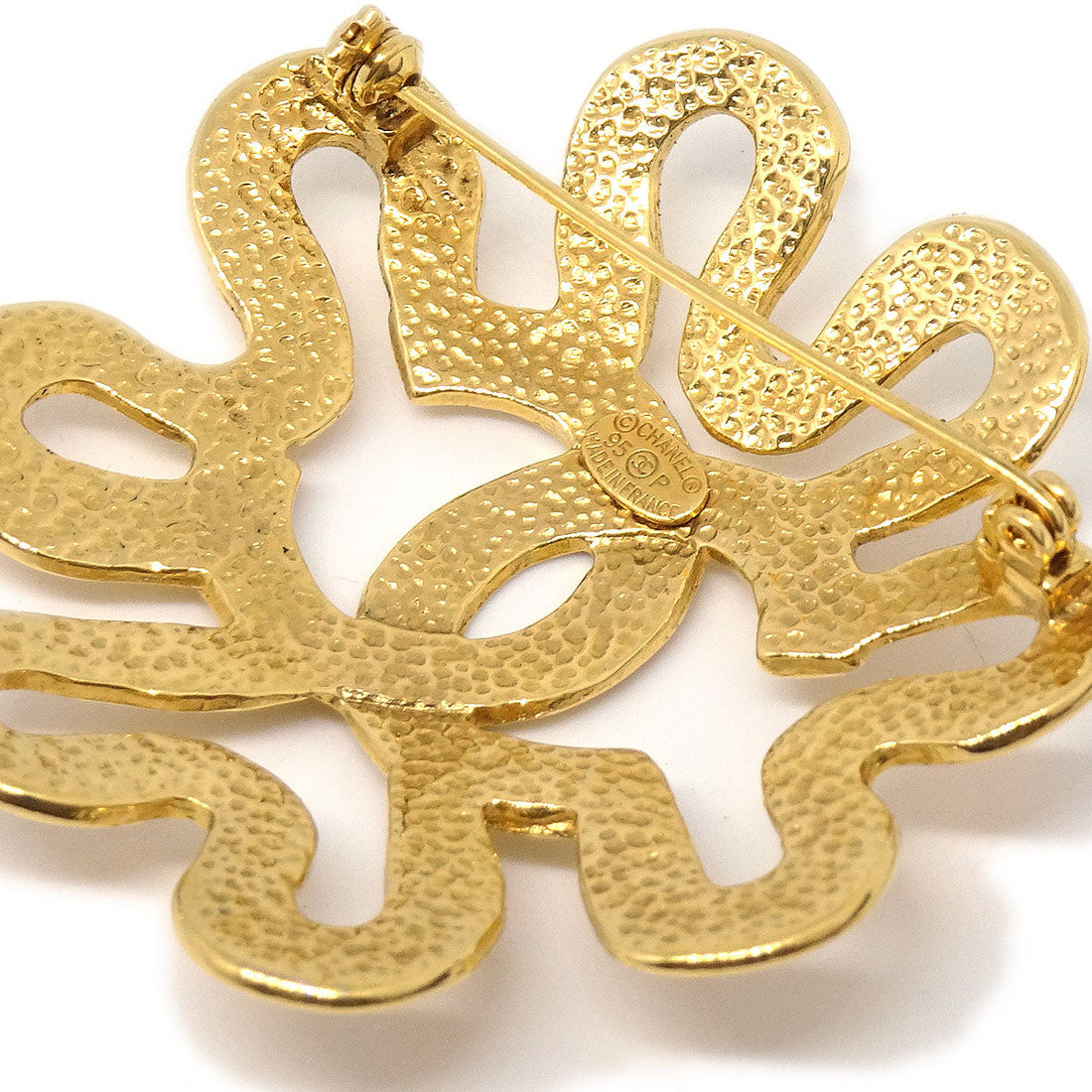 CHANEL 1995 Squiggle Border Brooch Gold 86046