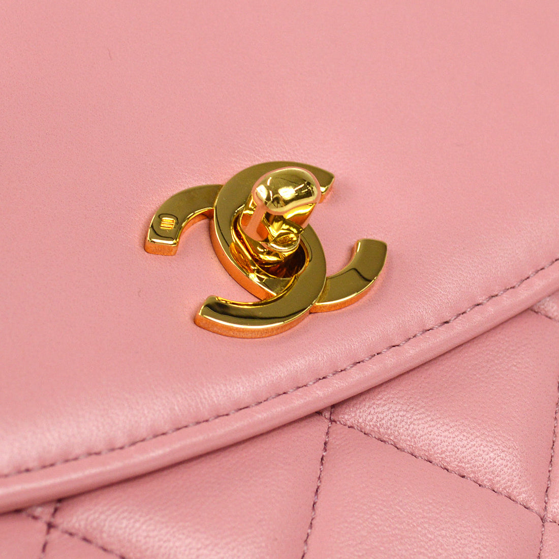 Chanel * 1989-1991 Round Flap Shoulder Bag Medium Pink Lambskin