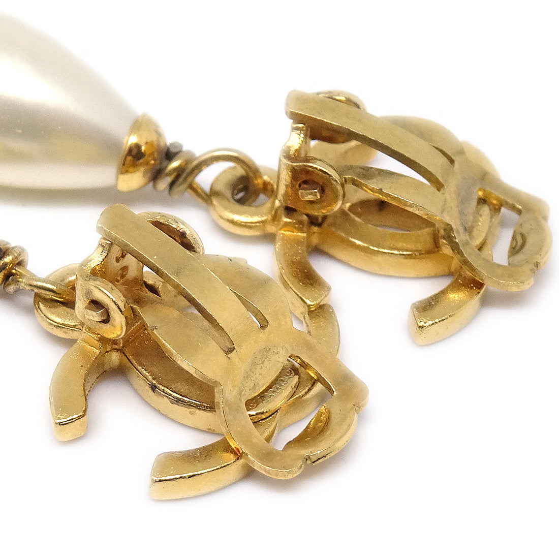 CHANEL Artificial Pearl Shaking Earrings Gold Clip-On 97P 78806