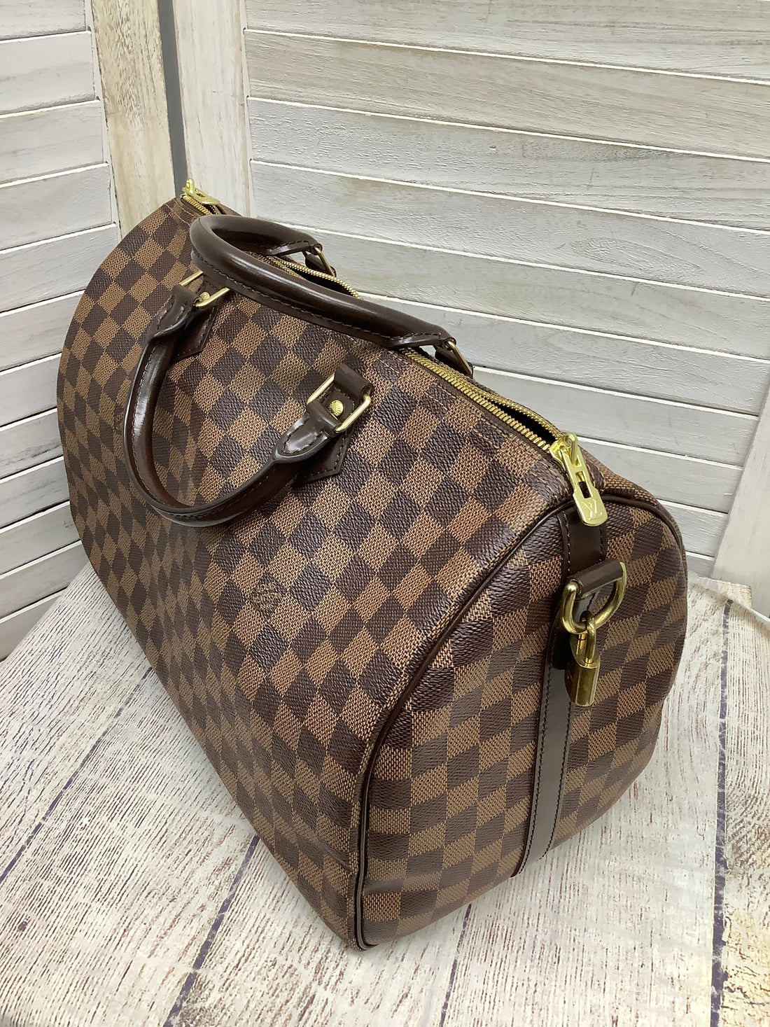 HandBag Luxury Designer By Louis Vuitton  Size: Large