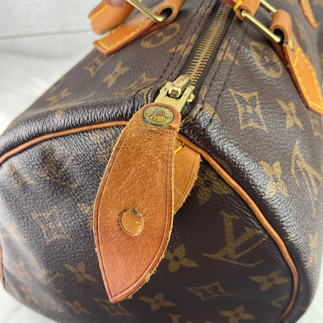 HandBag Luxury Designer By Louis Vuitton, Size: Large