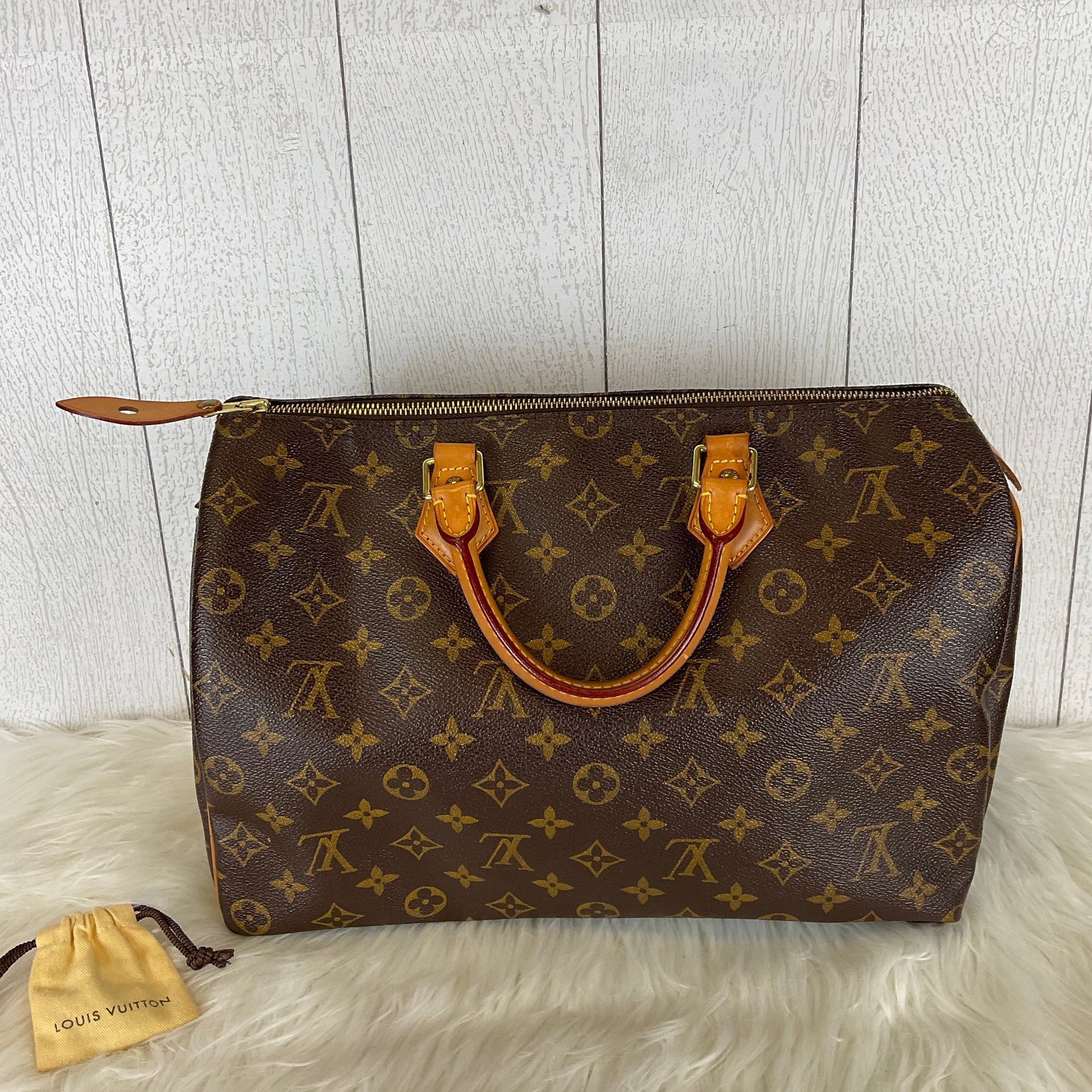 HandBag Designer By Louis Vuitton, Size: Medium