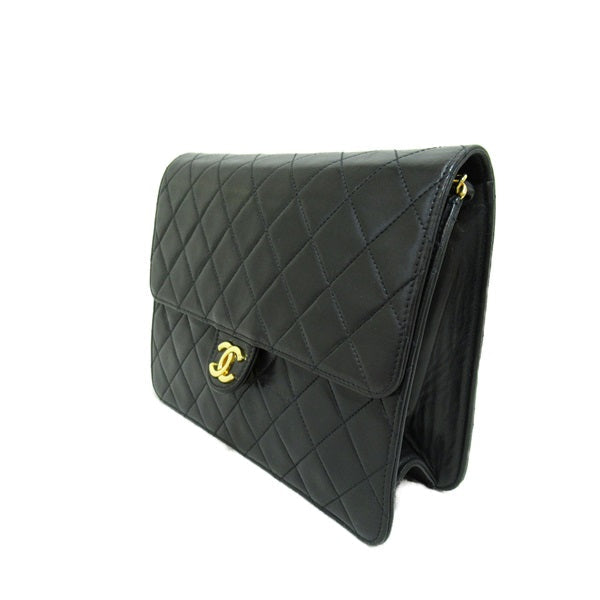 Chanel Quilted Leather Single Flap Bag Leather Crossbody Bag in Good condition