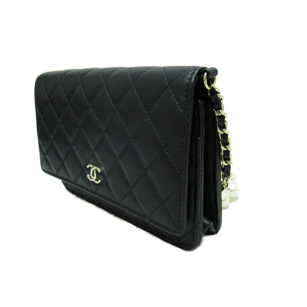 Chanel CC Quilted Leather Pearl Chain Flap Bag Leather Shoulder Bag in Good condition