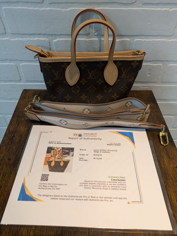 HandBag Luxury Designer Louis Vuitton, Size Small