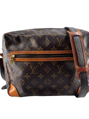 LOUIS VUITTON Reporter Shoulder Bag