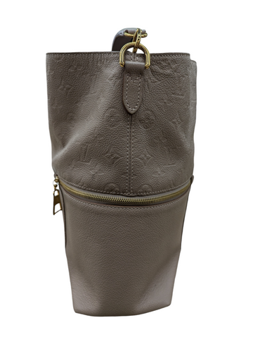 HandBag Luxury Designer By Louis Vuitton, Size: Large