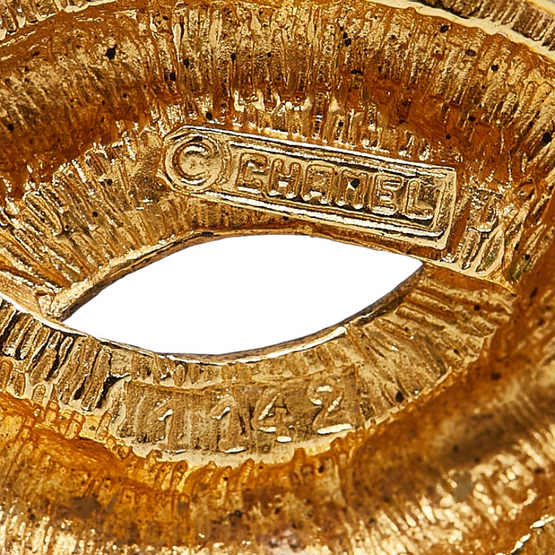 Chanel Quilted CC Logo Brooch Metal Brooch in Good condition