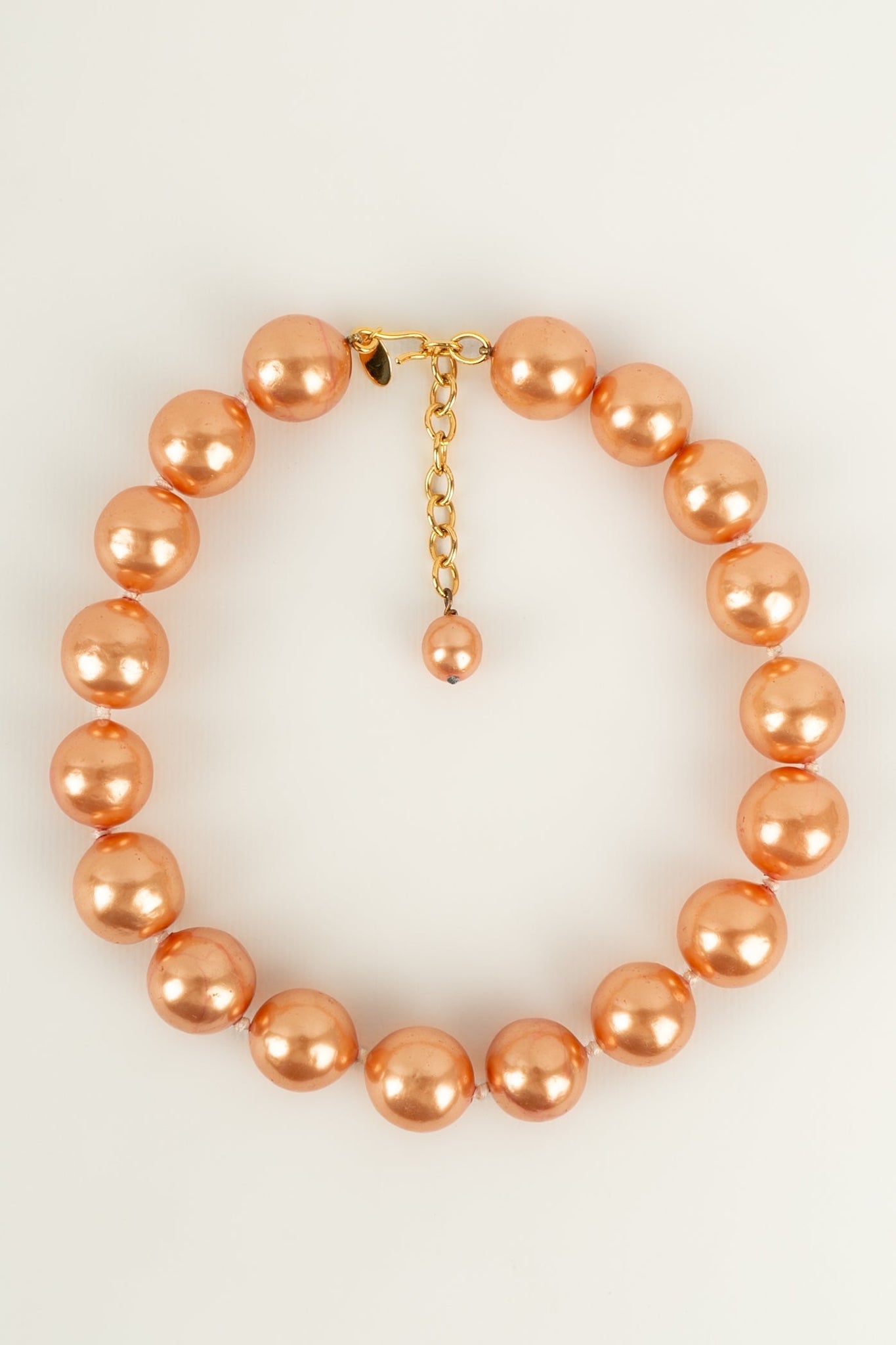 Collier de perles oranges Chanel
