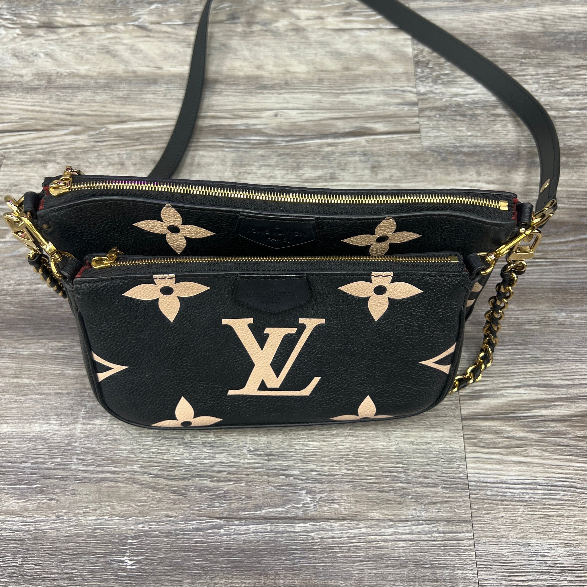 Crossbody Luxury Designer By Louis Vuitton Size: Medium