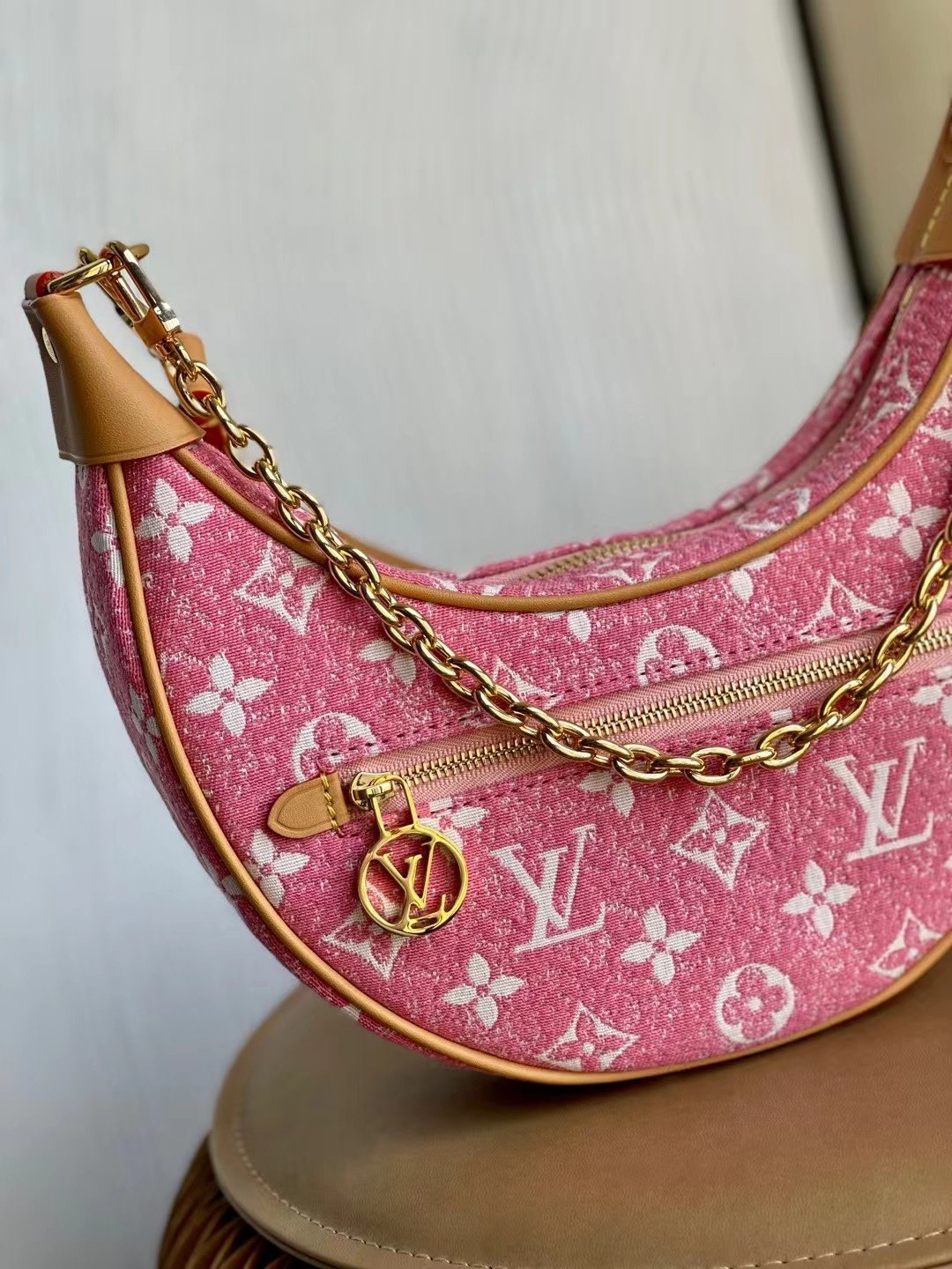LV Loop Dtlmim Pink For Womtlm,  Shoulder Bags 9.1in/23cm LV