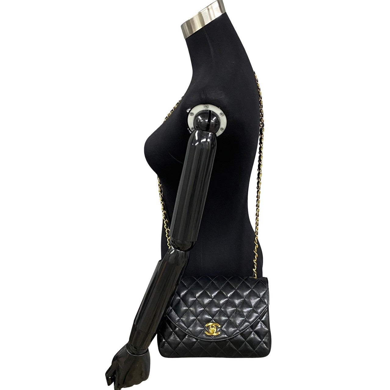 Chanel CC Matelasse Flap Bag  Leather Crossbody Bag in Good condition