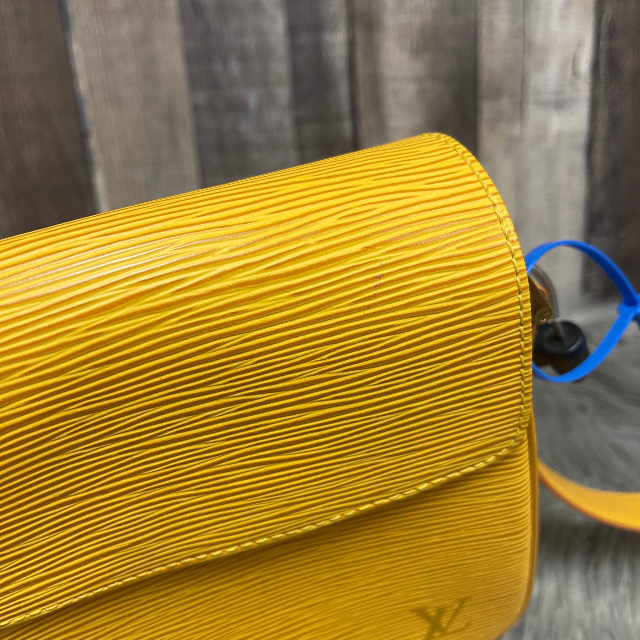 HandBag Luxury Designer By Louis Vuitton, Size: Small