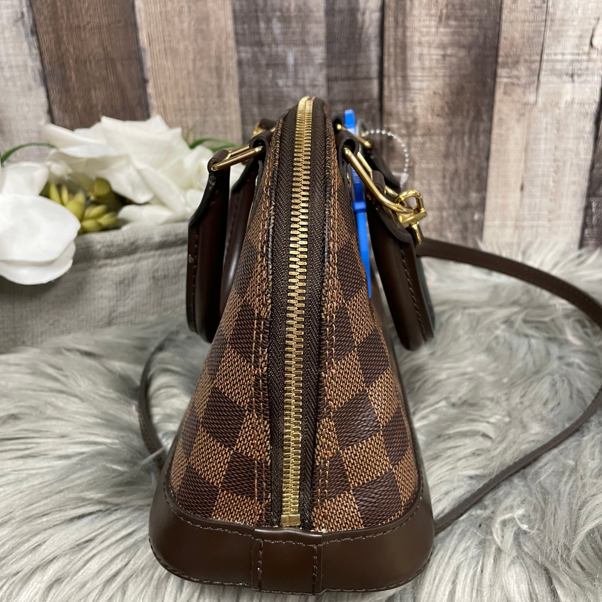 HandBag Luxury Designer Louis Vuitton, Size Small