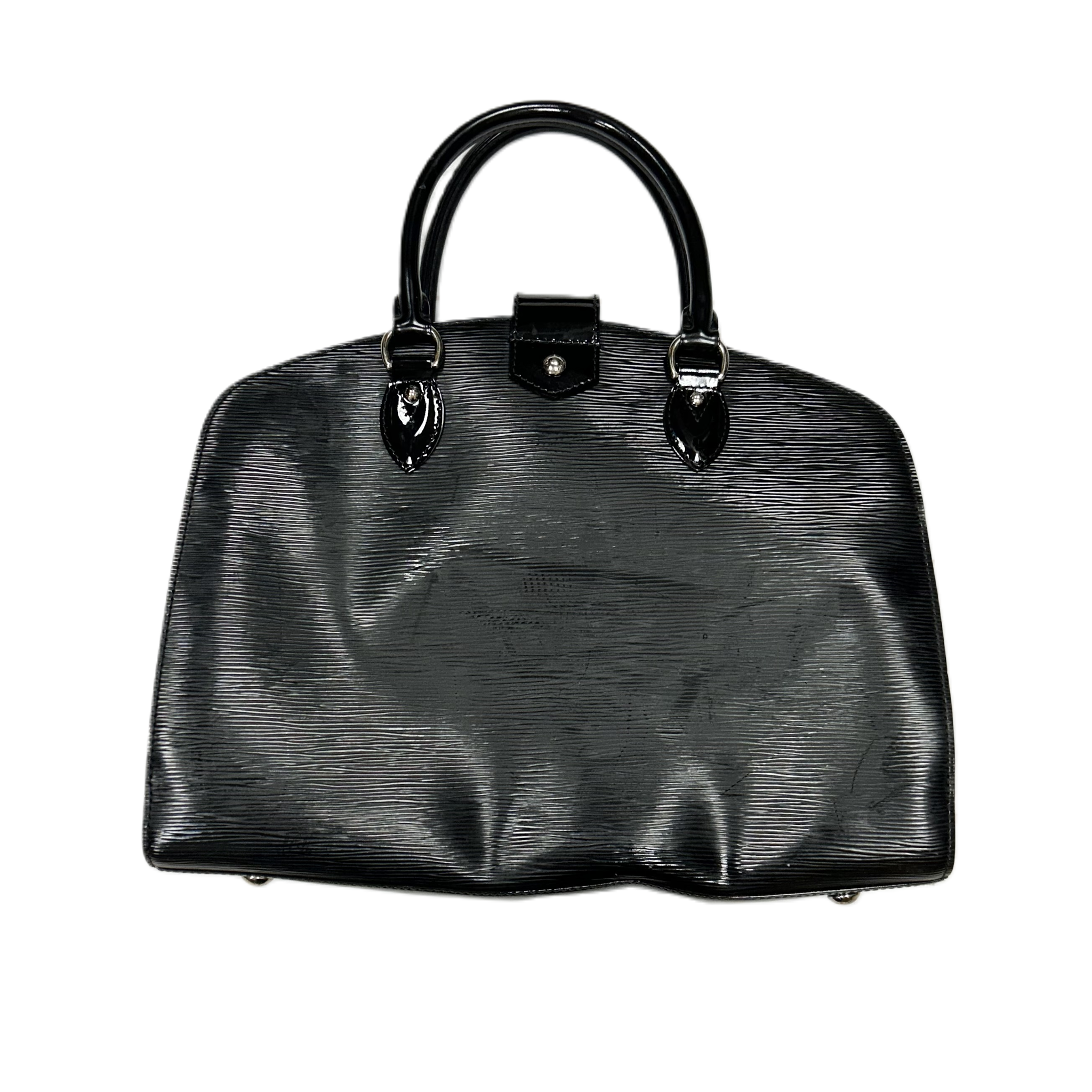 HandBag Luxury Designer By Louis Vuitton, Size: Large