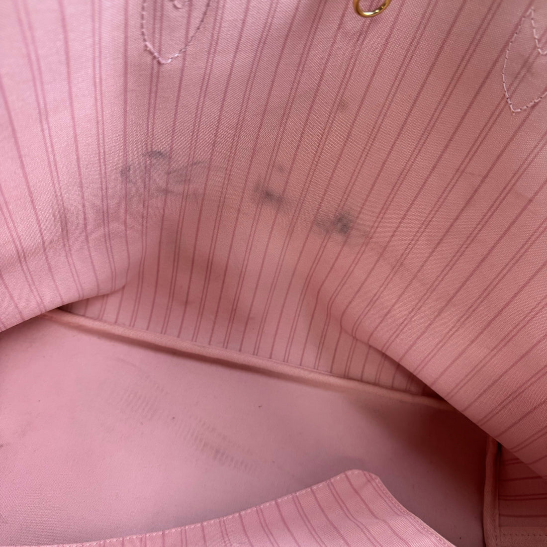 HandBag Luxury Designer By Louis Vuitton, Size: Large