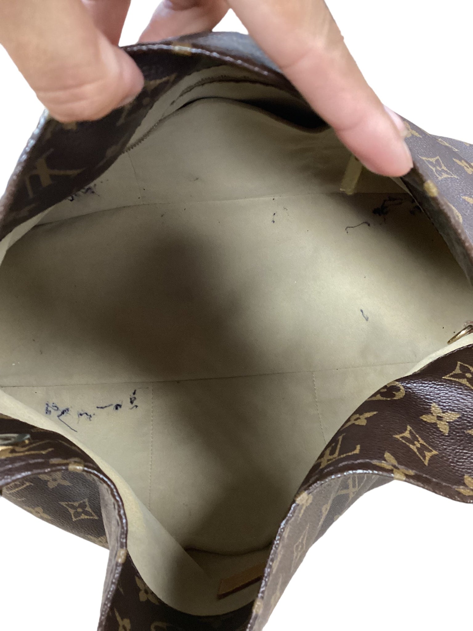 HandBag Designer By Louis Vuitton, Size: Large