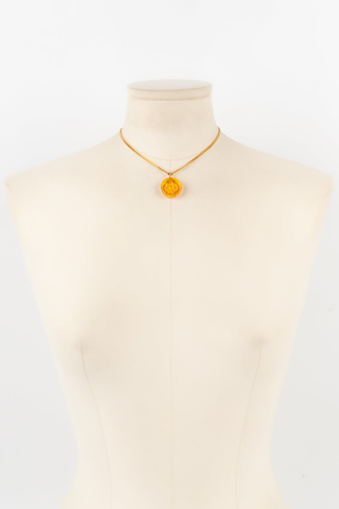 Collier camélia Chanel