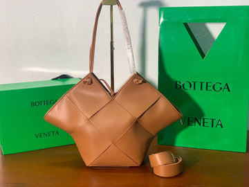 BV Shoulder Bag Brown, For Womtlm, Womtlm’s Bags 17.7in/45cm