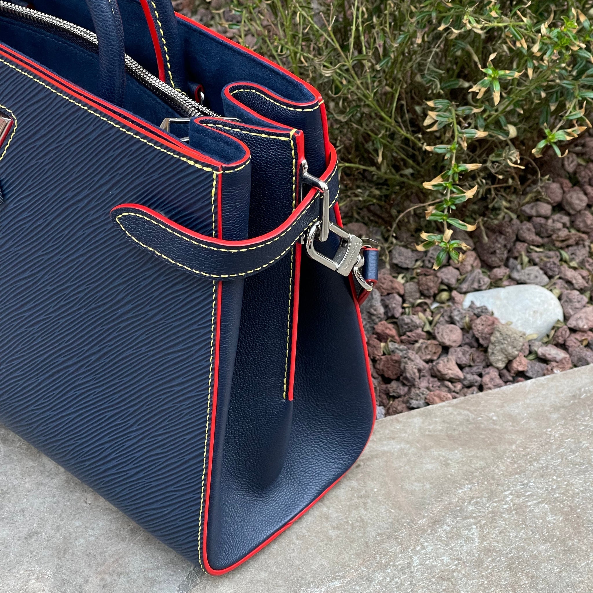 Louis Vuitton - sac twist leather shopping bag