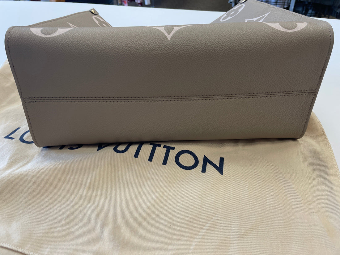 HandBag Luxury Designer Louis Vuitton, Size Medium