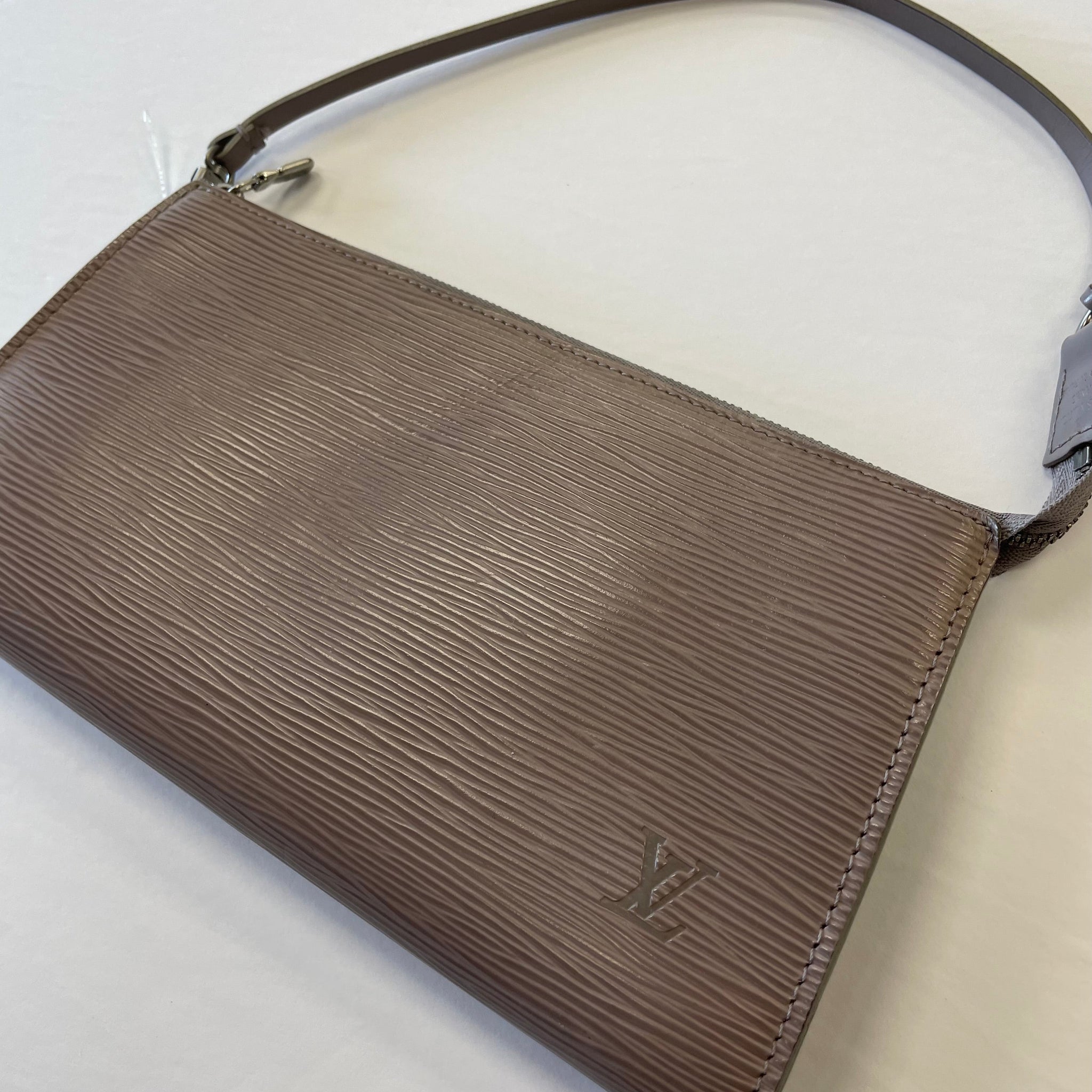 HandBag Luxury Designer By Louis Vuitton, Size: Small