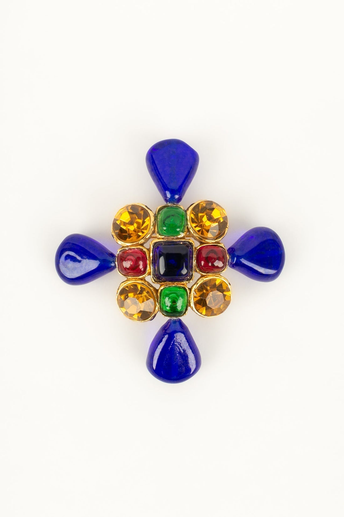 Broche en p�te de verre Chanel