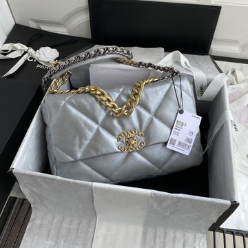 CHANEL 19 Maxi Flap Bag