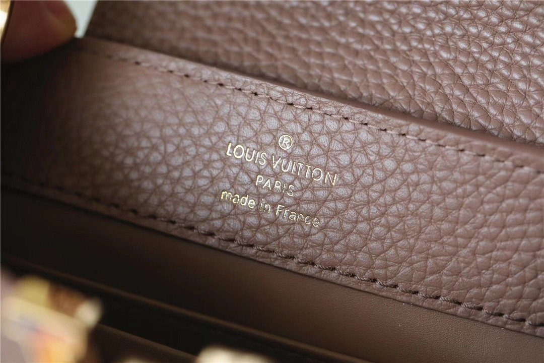 LV Capucines Mini Taurillon Light Brown For Womtlm,  Shoulder And Crossbody Bags 21cm/8.3in LV M56071